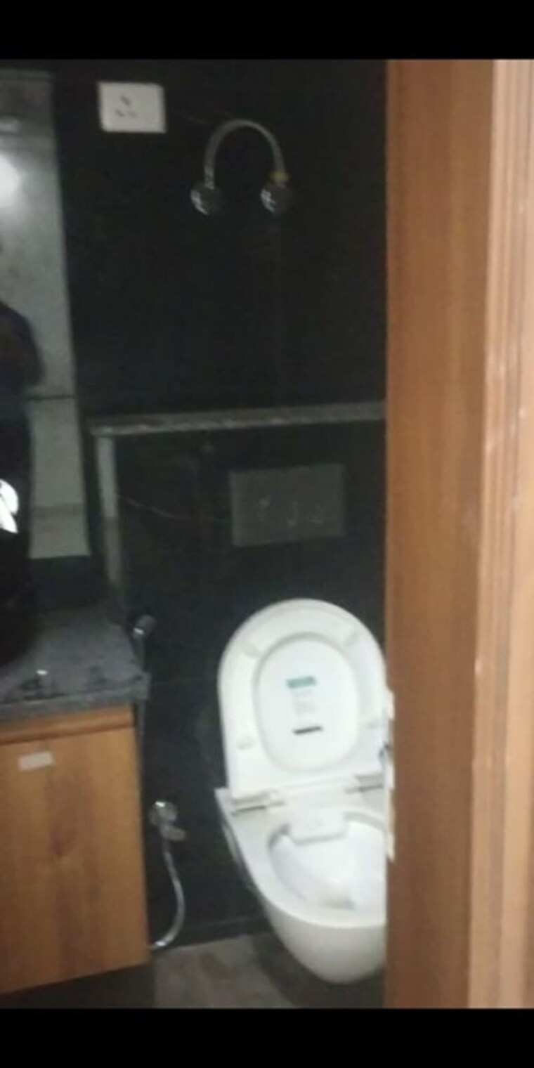 Bathroom, madhu vihar 3 Bedroom 1500 Sq.Ft. Builder Floor In Madhu Vihar Delhi 10318134