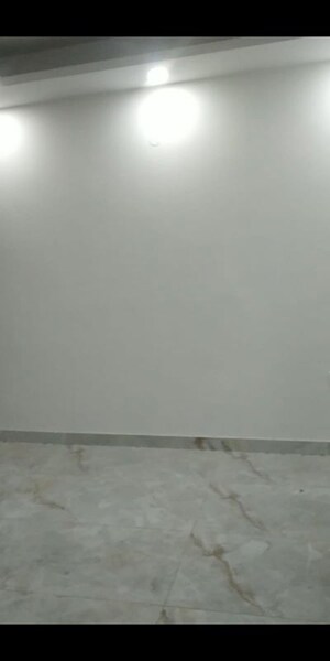 Room in 3 BHK Builder Floor at Madhu Vihar – for Rent