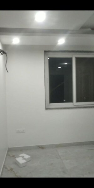 Room in 3 BHK Builder Floor at Madhu Vihar – for Rent