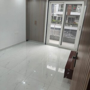 Room in 3 BHK Builder Floor at Janakpuri – for Rent