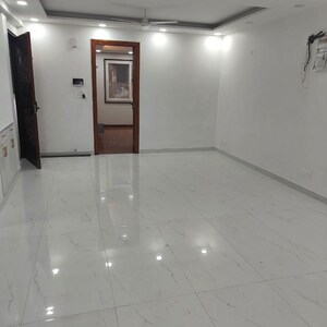 Room in 3 BHK Builder Floor at Janakpuri – for Rent