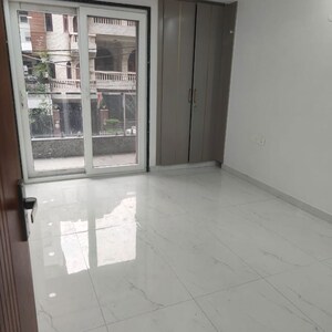 Room in 3 BHK Builder Floor at Janakpuri – for Rent