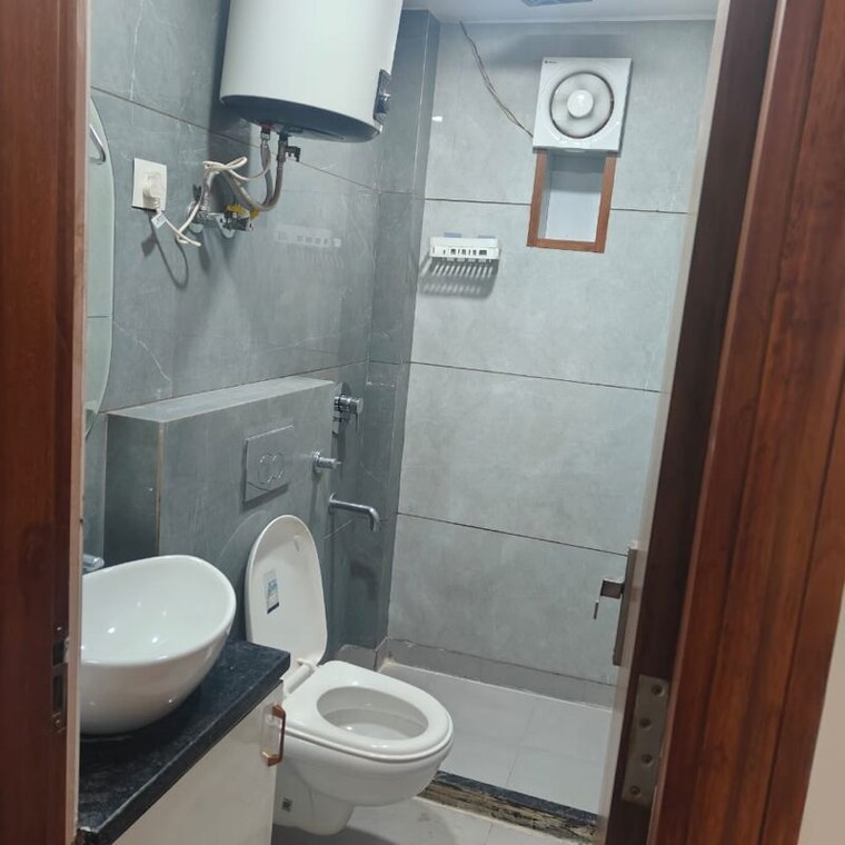 Bathroom, janakpuri 3 Bedroom 1360 Sq.Ft. Builder Floor In Janakpuri Delhi 10318361