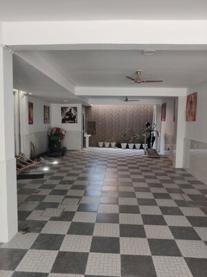 Parking in 2 BHK Builder Floor at Dehradun Cantt – for Rent