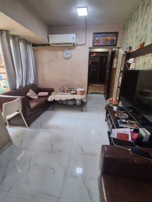 Room in 1.5 BHK Apartment at Borivali East – for Sale