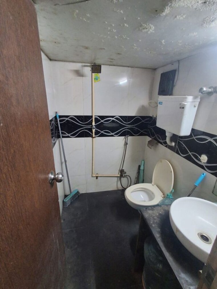 Washroom, dahisar east Commercial Shop 300 Sq.Ft. In Dahisar East Mumbai 10318387