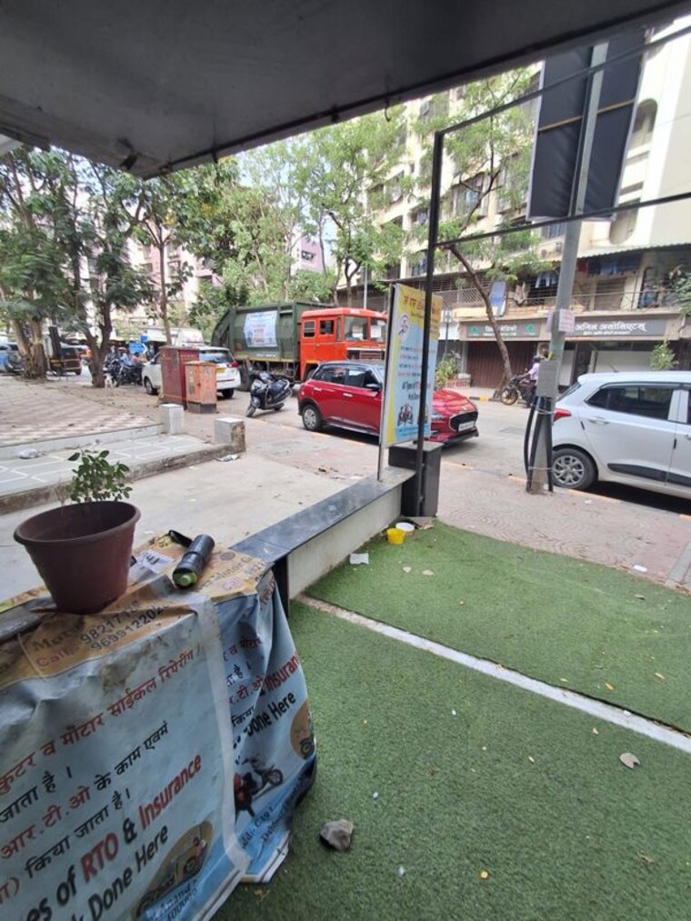 Balcony, dahisar east Commercial Shop 300 Sq.Ft. In Dahisar East Mumbai 10318387