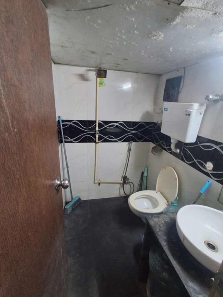 Bathroom, dahisar east Commercial Shop 300 Sq.Ft. In Dahisar East Mumbai 10318387