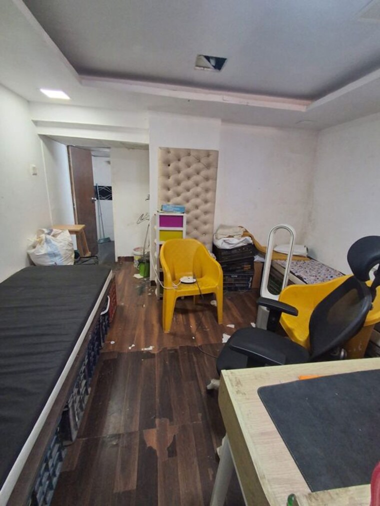 undefined, dahisar east Commercial Shop 300 Sq.Ft. In Dahisar East Mumbai 10318387