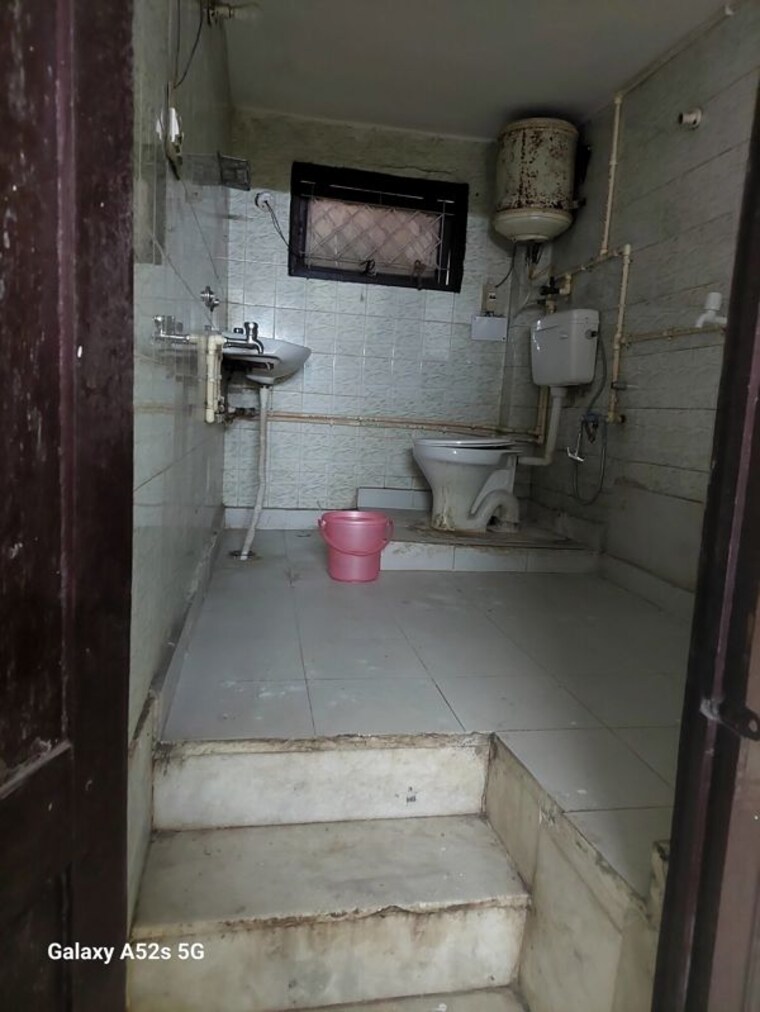 Bathroom, adchini 1 Bedroom 385 Sq.Ft. Apartment In Adchini Delhi 10318373