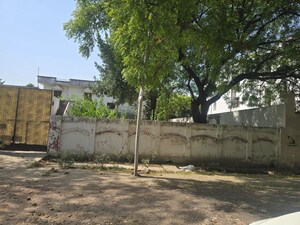 Plot Area in  Warehouse at Aiman House, Mahanagar – for Rent