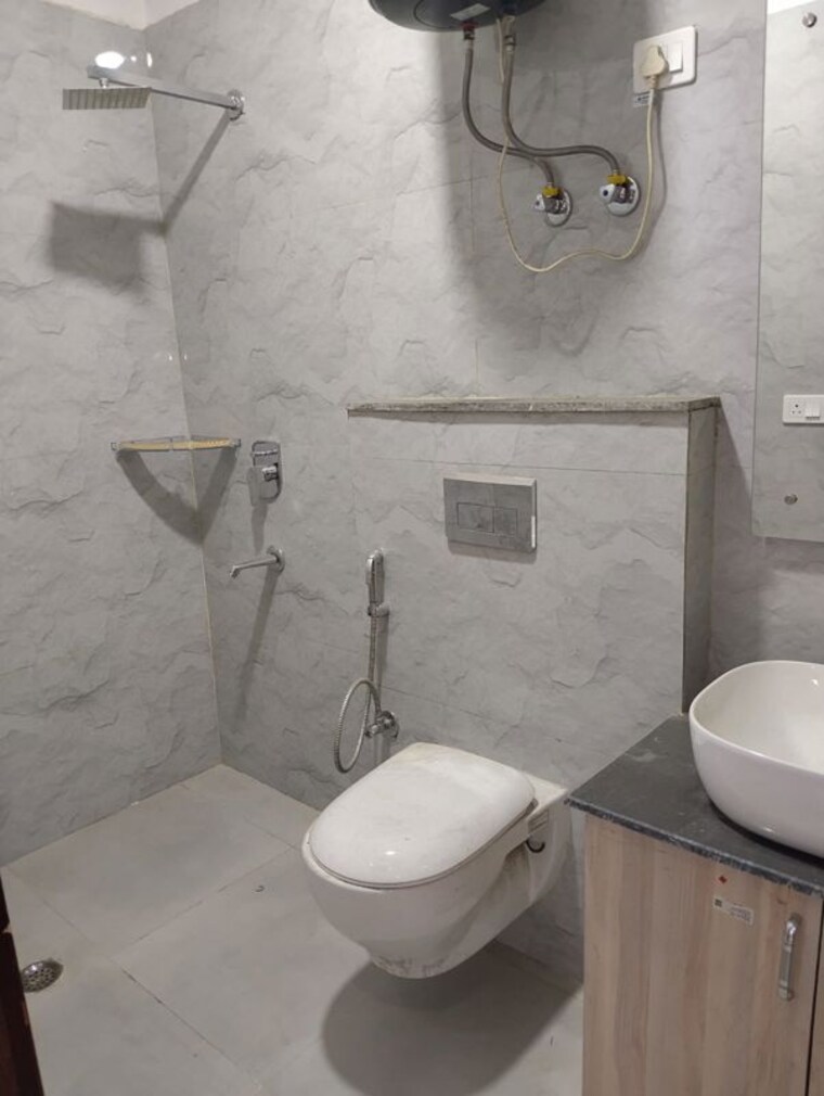 Bathroom, saket 4 Bedroom 1800 Sq.Ft. Builder Floor In Saket Delhi 10318401