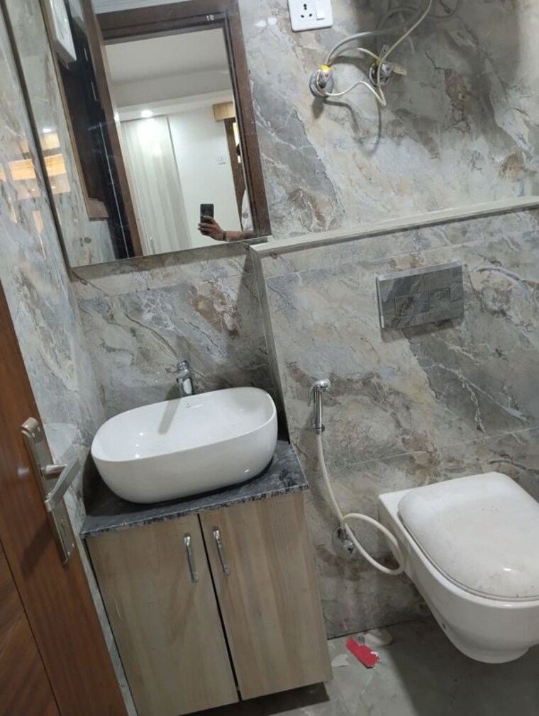 Bathroom, saket 4 Bedroom 1800 Sq.Ft. Builder Floor In Saket Delhi 10318401