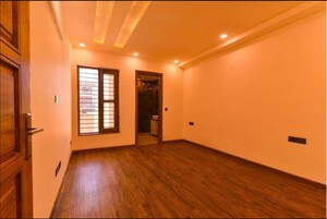 Room in 3 BHK Builder Floor at Sector 85 – for Sale