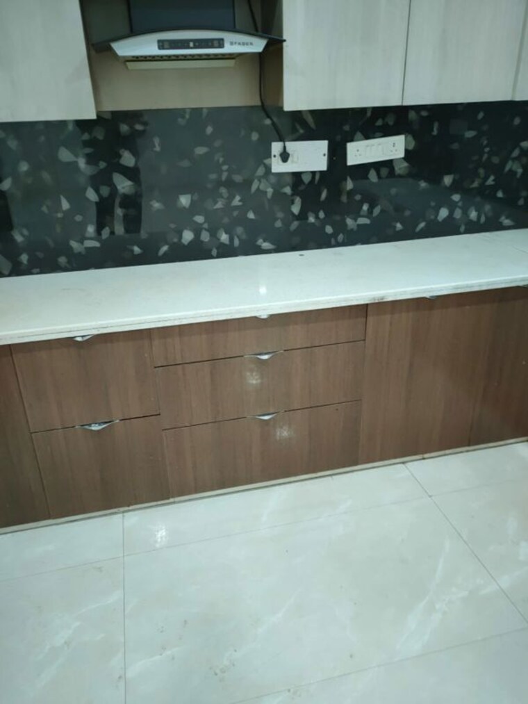 Kitchen, sector 78 3 Bedroom 160 Sq.Yd. Builder Floor In Sector 78 Faridabad 10318382