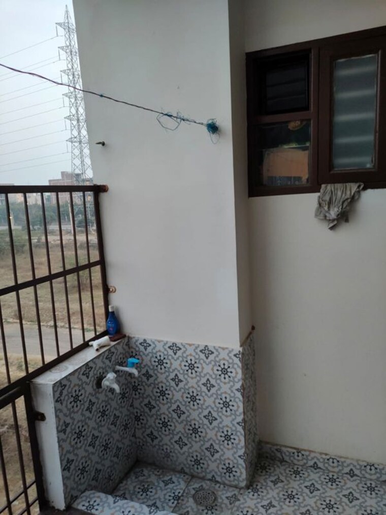 Room, sector 78 3 Bedroom 160 Sq.Yd. Builder Floor In Sector 78 Faridabad 10318382