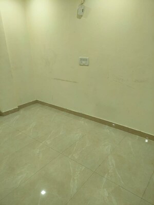 Room in 3 BHK Builder Floor at Sector 78 – for Rent