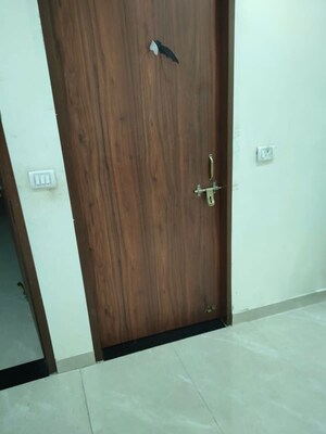 Room in 3 BHK Builder Floor at Sector 78 – for Rent