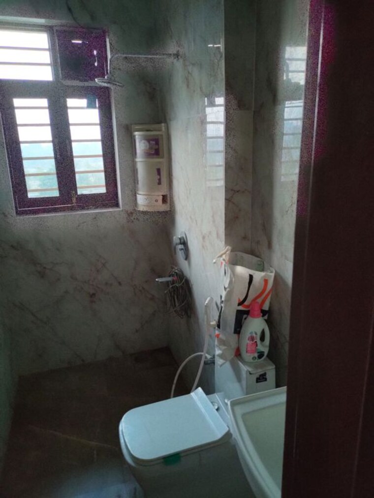 Bathroom, sector 78 3 Bedroom 160 Sq.Yd. Builder Floor In Sector 78 Faridabad 10318382