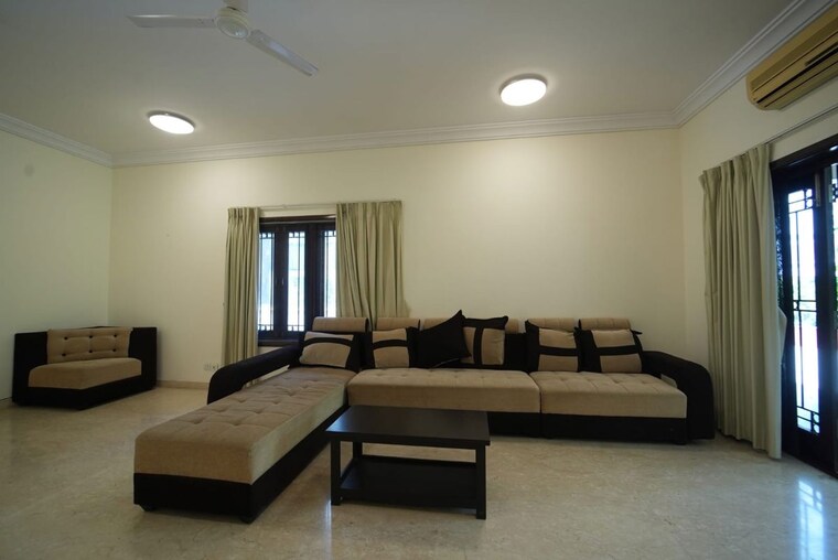Living Room, halasuru 4 Bedroom 4000 Sq.Ft. Apartment In Halasuru Bangalore 10318420