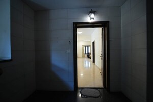 Room in 4 BHK Apartment at Halasuru – for Rent