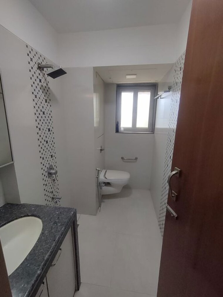Bathroom, maker-tower 1 Bedroom 625 Sq.Ft. Apartment In Cuffe Parade Mumbai 10318456