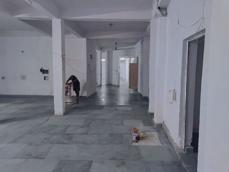  Parking, mayur vihar Commercial Warehouse 5250 Sq.Ft. In Mayur Vihar Delhi 10318524