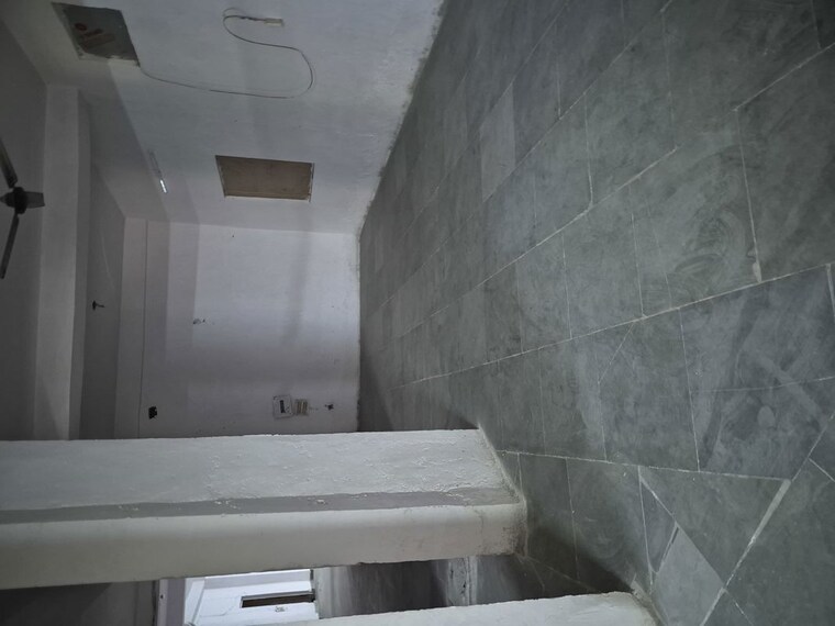 Bathroom, mayur vihar Commercial Warehouse 5250 Sq.Ft. In Mayur Vihar Delhi 10318524