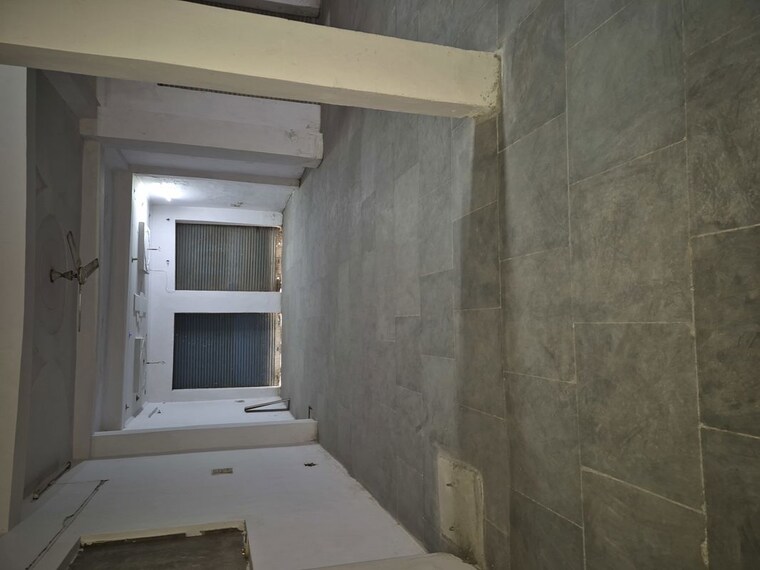 undefined, mayur vihar Commercial Warehouse 5250 Sq.Ft. In Mayur Vihar Delhi 10318524