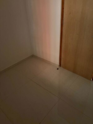 Room in 2.5 BHK Apartment at Lodha Bellagio, Powai – for Rent