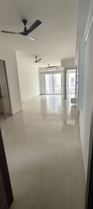 Room in 3 BHK Apartment at Smart World Orchard, Sector 61 – for Rent