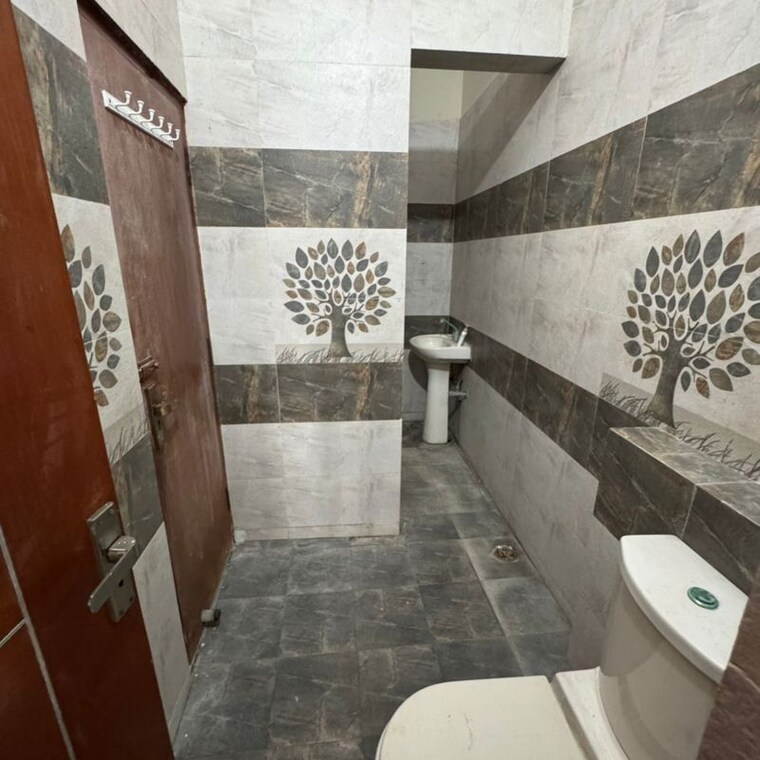 Bathroom, new industrial township 2 3 Bedroom 1620 Sq.Ft. Independent House In New Industrial Township 2 Faridabad 10318608