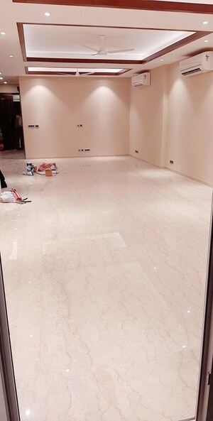 Room in 4 BHK Builder Floor at Green Park Extension – for Sale