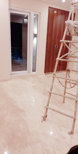 Room in 4 BHK Builder Floor at Green Park Extension – for Sale