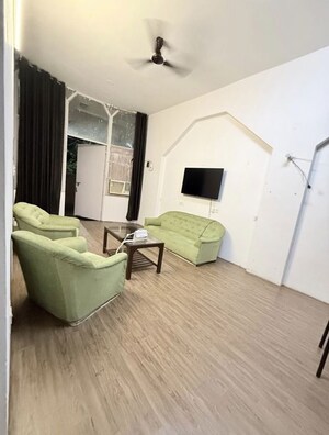 Living Room in 1 BHK Independent House at Masjid Moth – for Rent