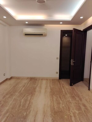Room in 4 BHK Builder Floor at Green Park Extension – for Sale