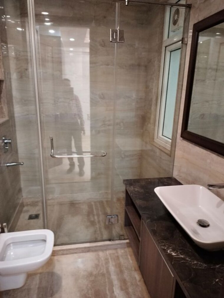 Bathroom, green park extension 4 Bedroom 311 Sq.Yd. Builder Floor In Green Park Extension Delhi 10318544