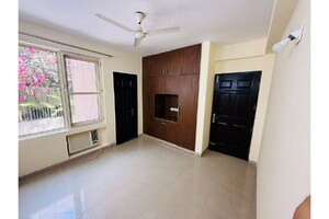 Room in 3 BHK Builder Floor at Unitech Woodstock Floors, Sector 50 – for Rent