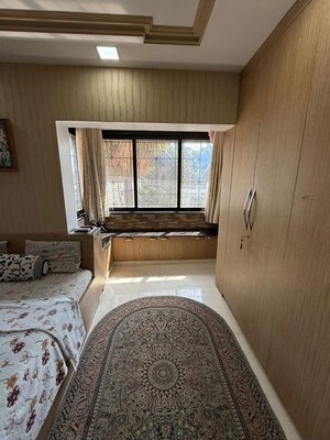 Master Bedroom in 3 BHK Apartment at Lake View Bandra, Bandra West – for Rent