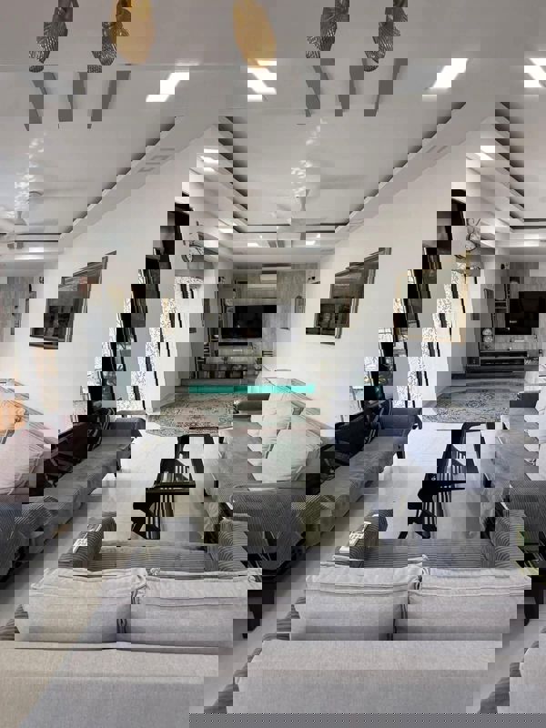 3 BHK 1200 Sq.Ft. Apartment in Lake View Bandra