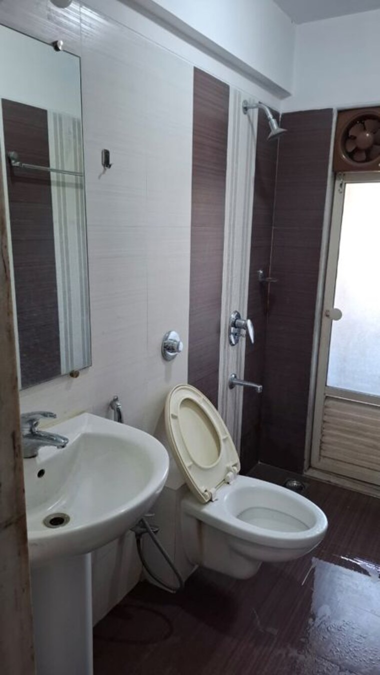Bathroom, nahar-amrit-shakti-frangipani 2 Bedroom 900 Sq.Ft. Apartment In Chandivali Mumbai 10318623