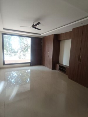 Room in 4 BHK Apartment at Ansal API Esencia, Sector 67 – for Rent