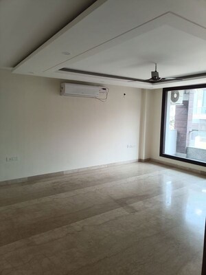 Room in 4 BHK Apartment at Ansal API Esencia, Sector 67 – for Rent