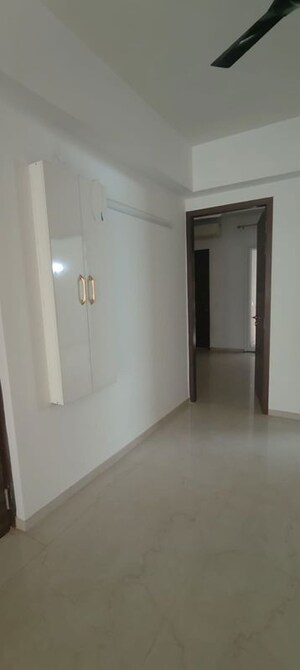 Room in 3.5 BHK Builder Floor at Smart World Orchard, Sector 61 – for Rent