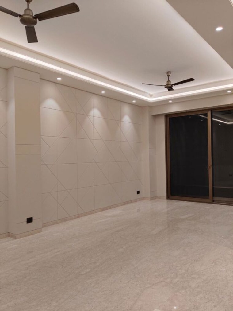 Room, green park extension 4 Bedroom 350 Sq.Yd. Builder Floor In Green Park Extension Delhi 10318647