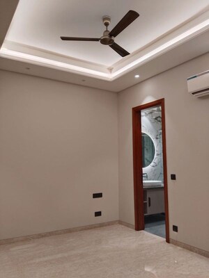 Room in 4 BHK Builder Floor at Green Park Extension – for Sale