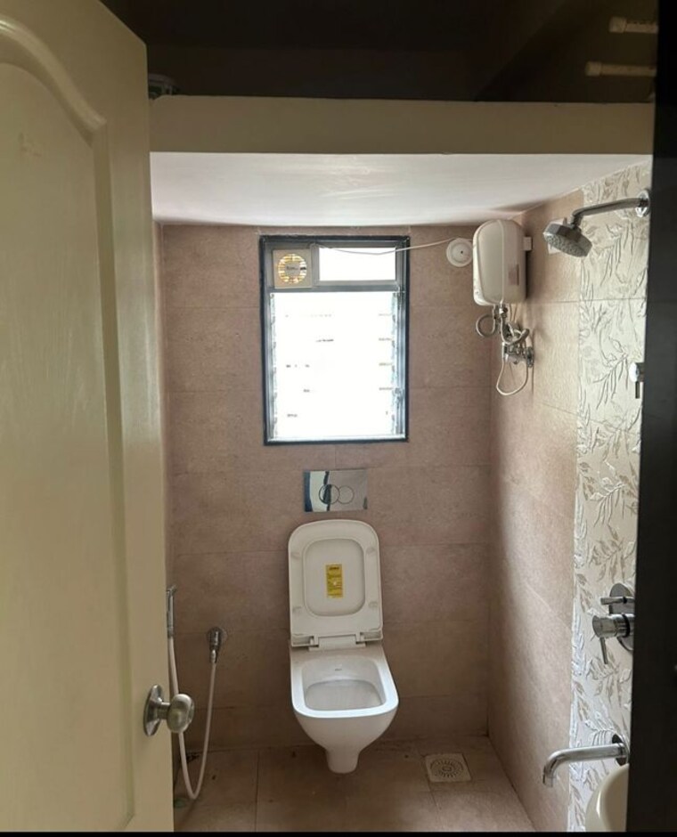 Bathroom, dadar west 1 Bedroom 525 Sq.Ft. Apartment In Dadar West Mumbai 10297104