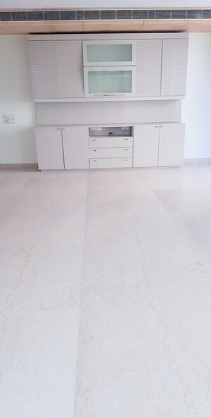 Room in 5 BHK Builder Floor at Panchsheel Park – for Sale