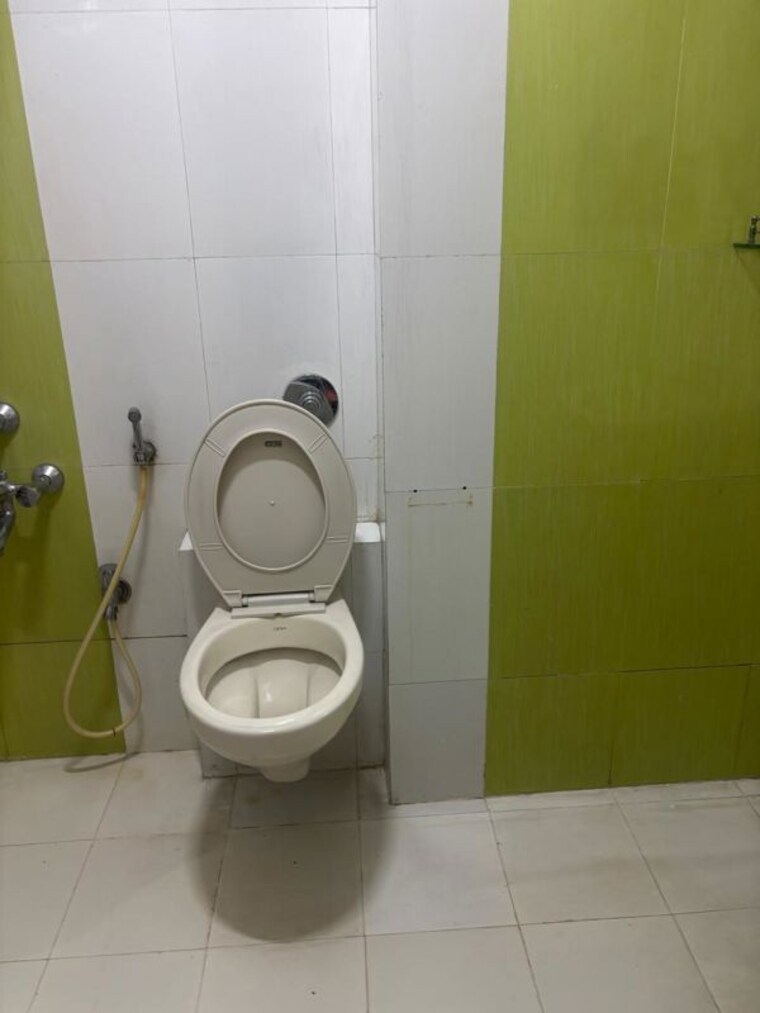 Bathroom, worli sea face 2 Bedroom 1000 Sq.Ft. Apartment In Worli Sea Face Mumbai 10318684