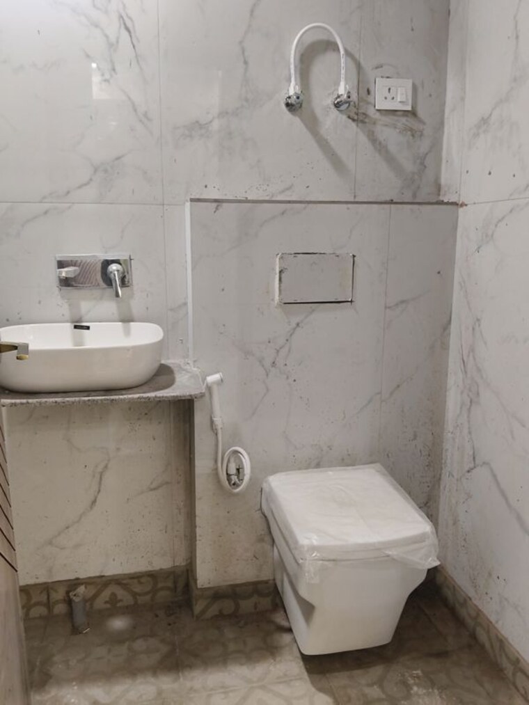 Bathroom, sarfabad village 2 Bedroom 1000 Sq.Ft. Builder Floor In Sarfabad Village Noida 10318703